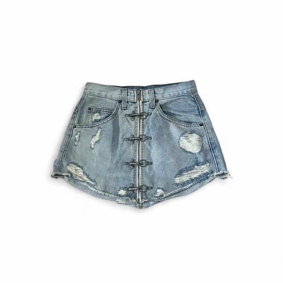 Carmar LF Beatrice Distressed Blue Denim Mini Skirt Size 26. Front zipper - Picture 2 of 11